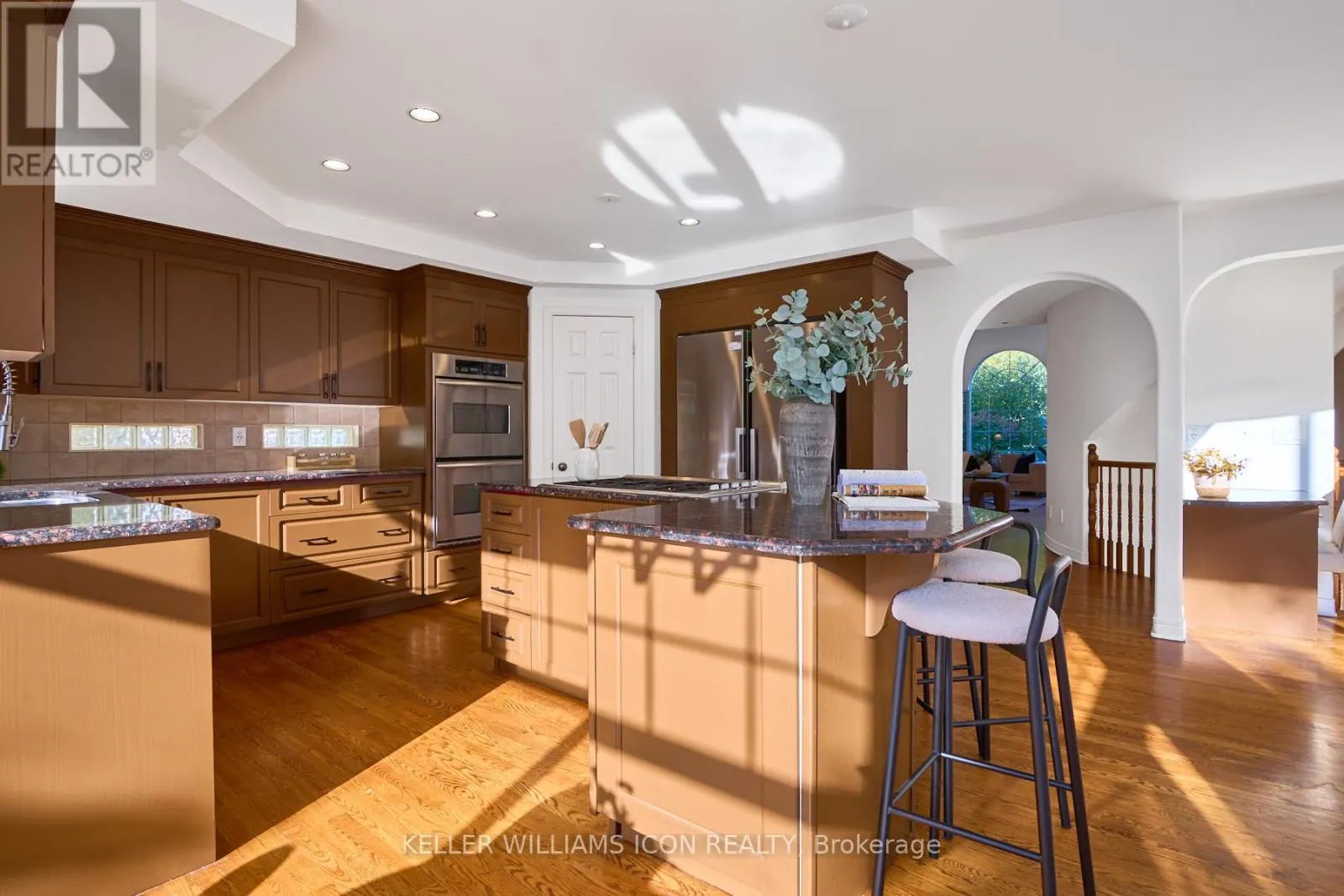 10 PONDHOLLOW WAY