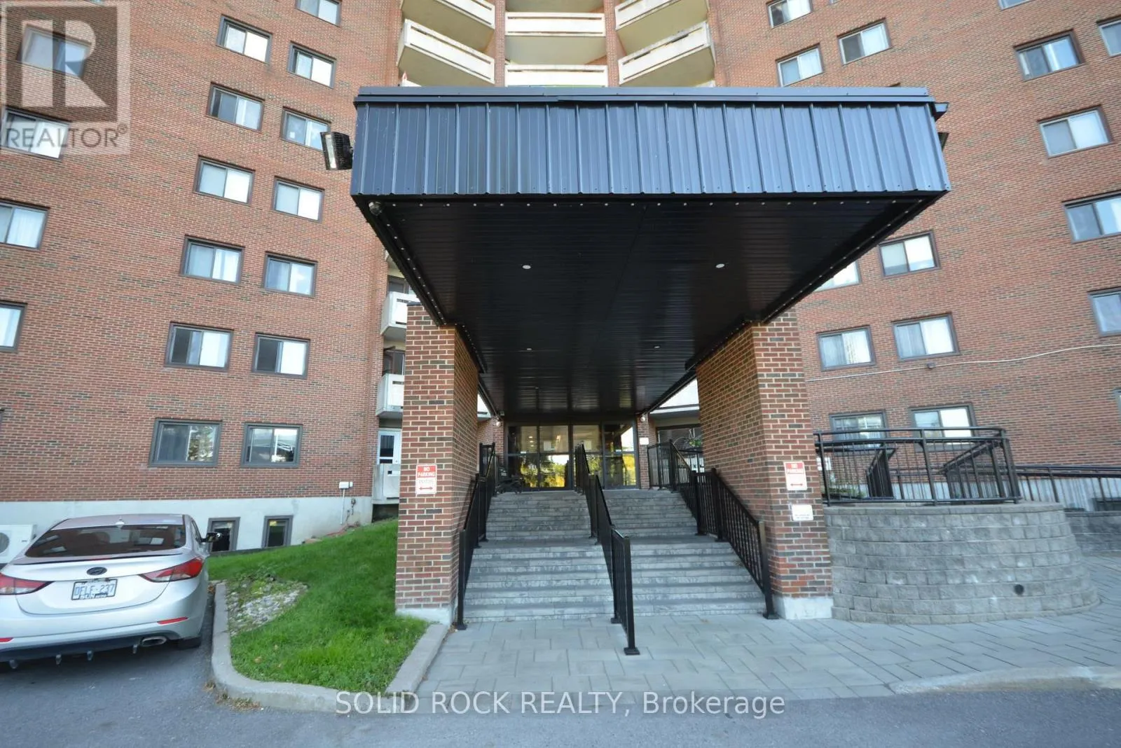 812 - 3100 CARLING AVENUE