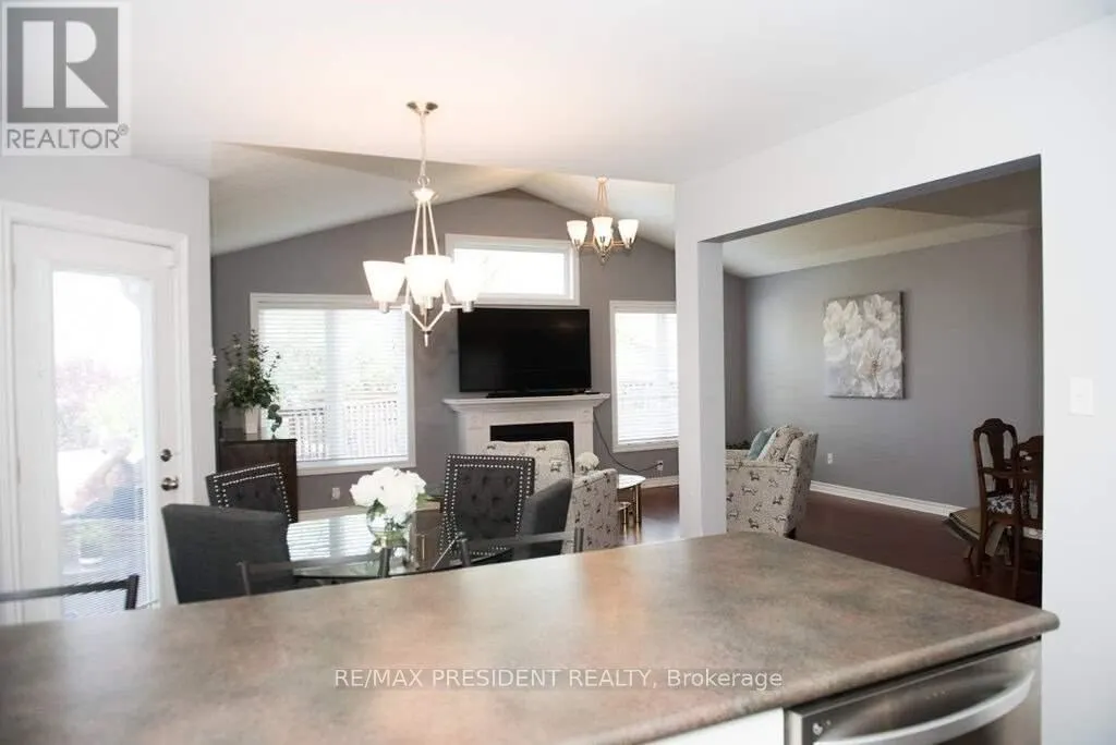 1657 BAYSWATER CRESCENT