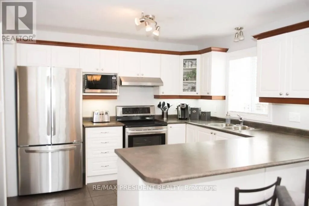 1657 BAYSWATER CRESCENT