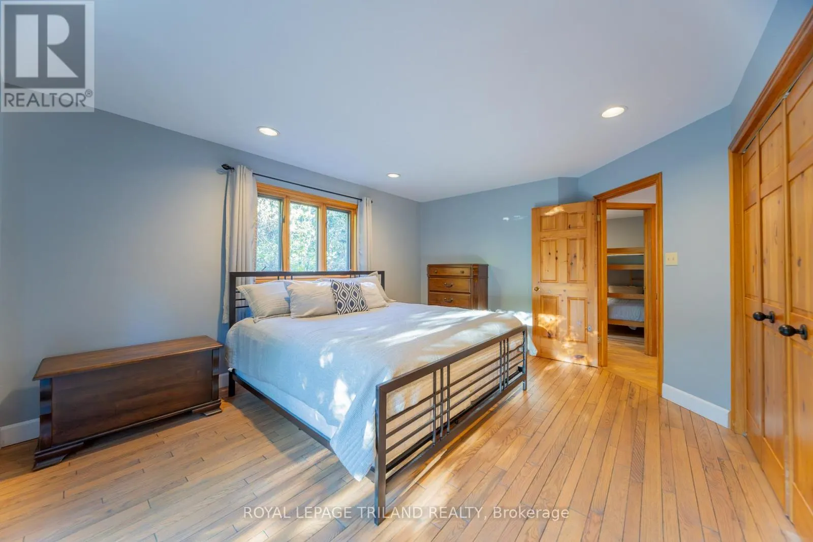 10395 PINETREE DRIVE