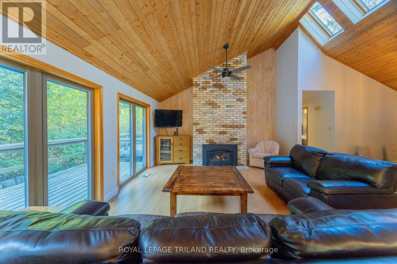10395 PINETREE DRIVE