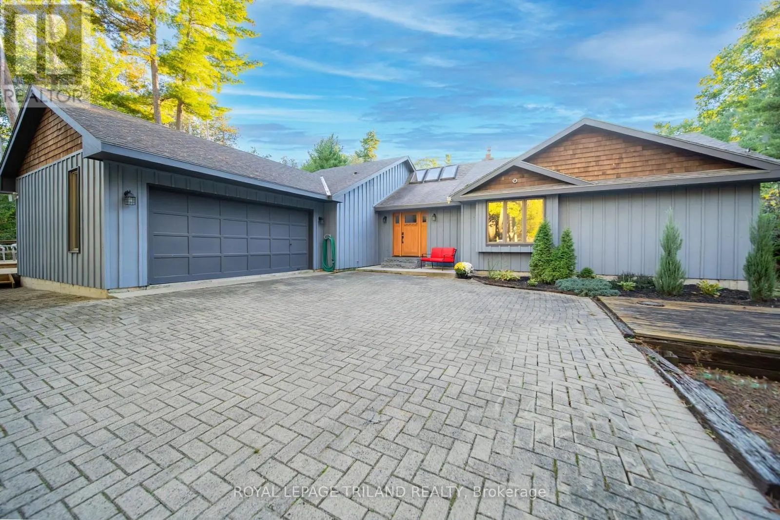 10395 PINETREE DRIVE