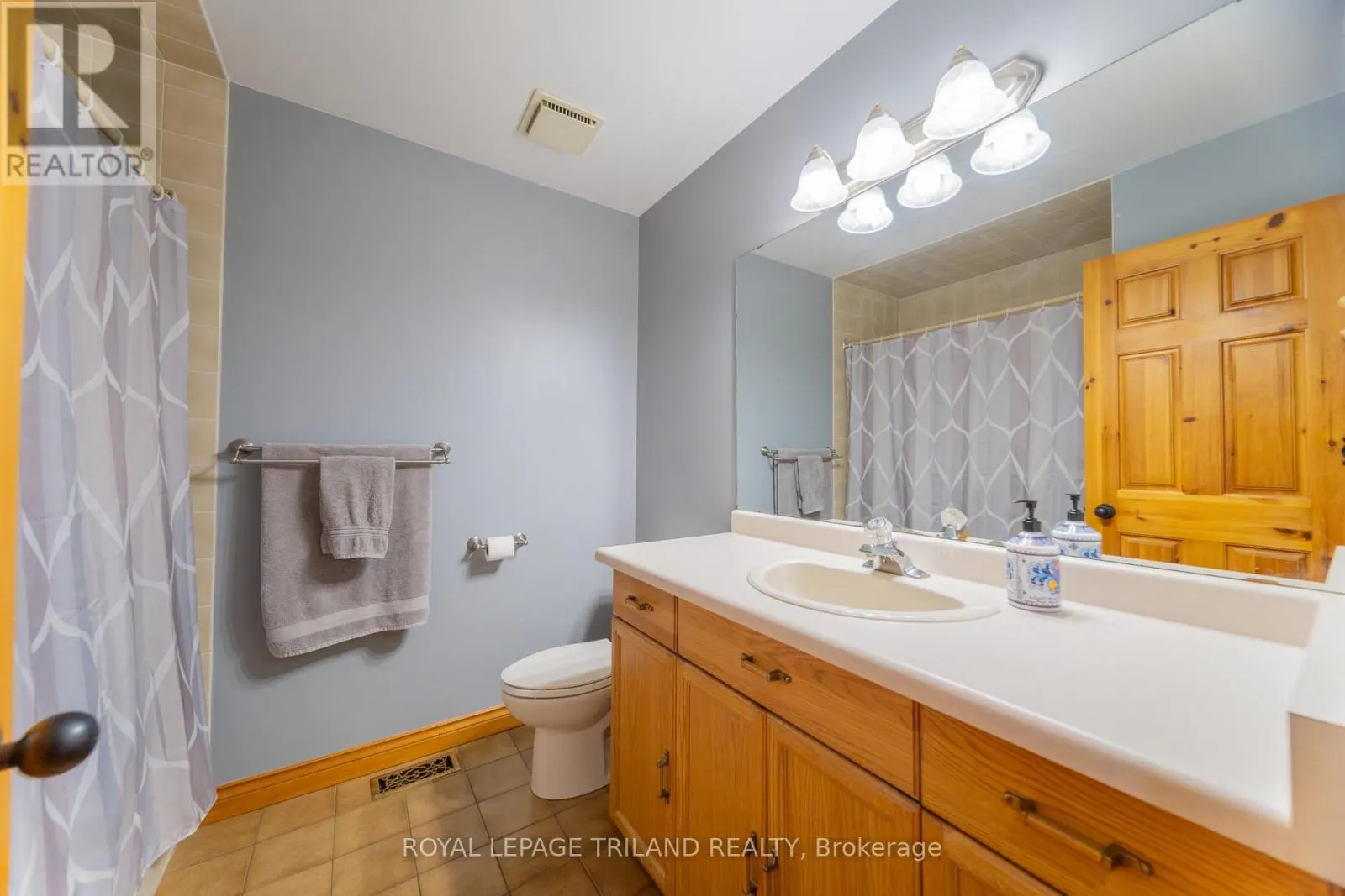 10395 PINETREE DRIVE