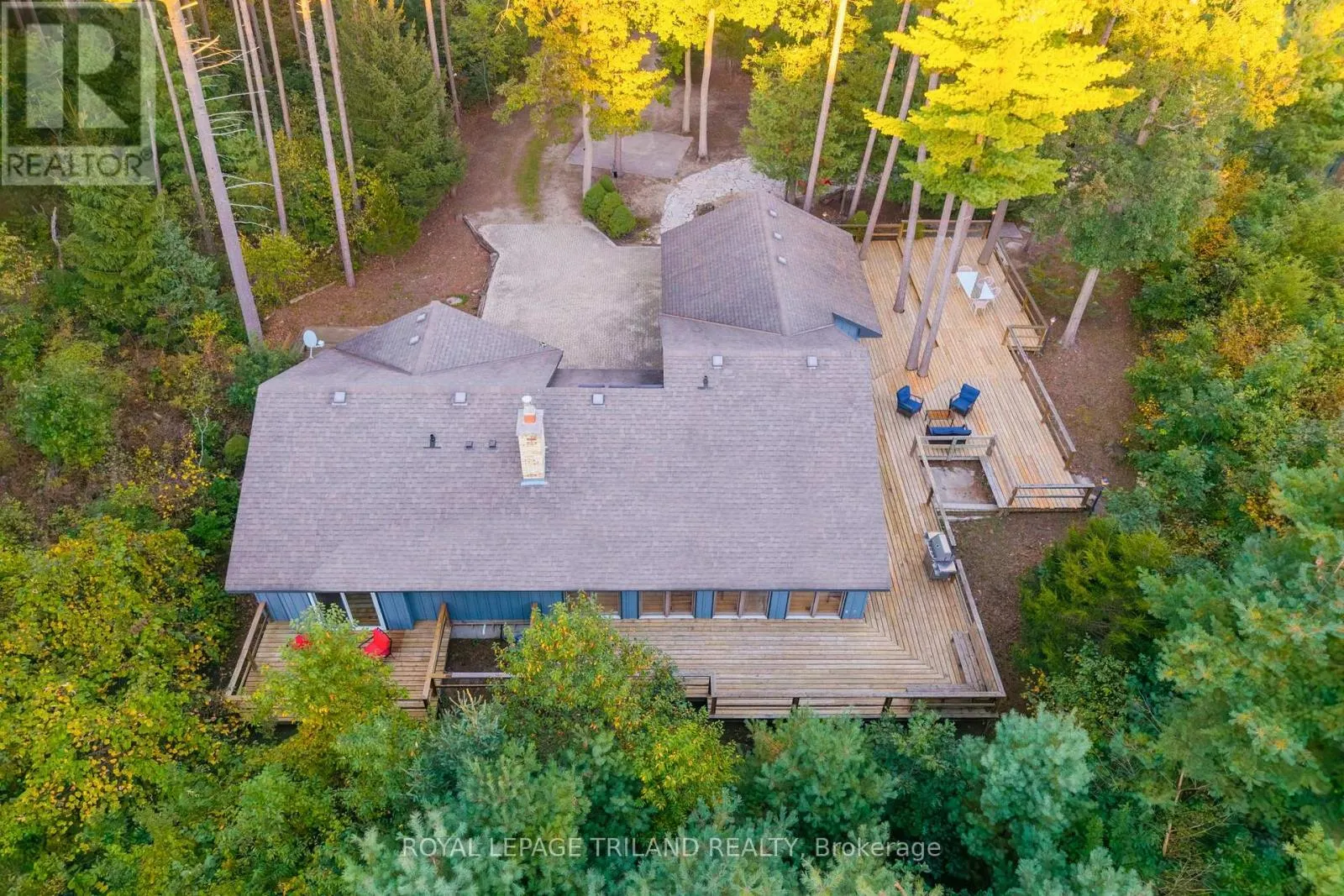10395 PINETREE DRIVE