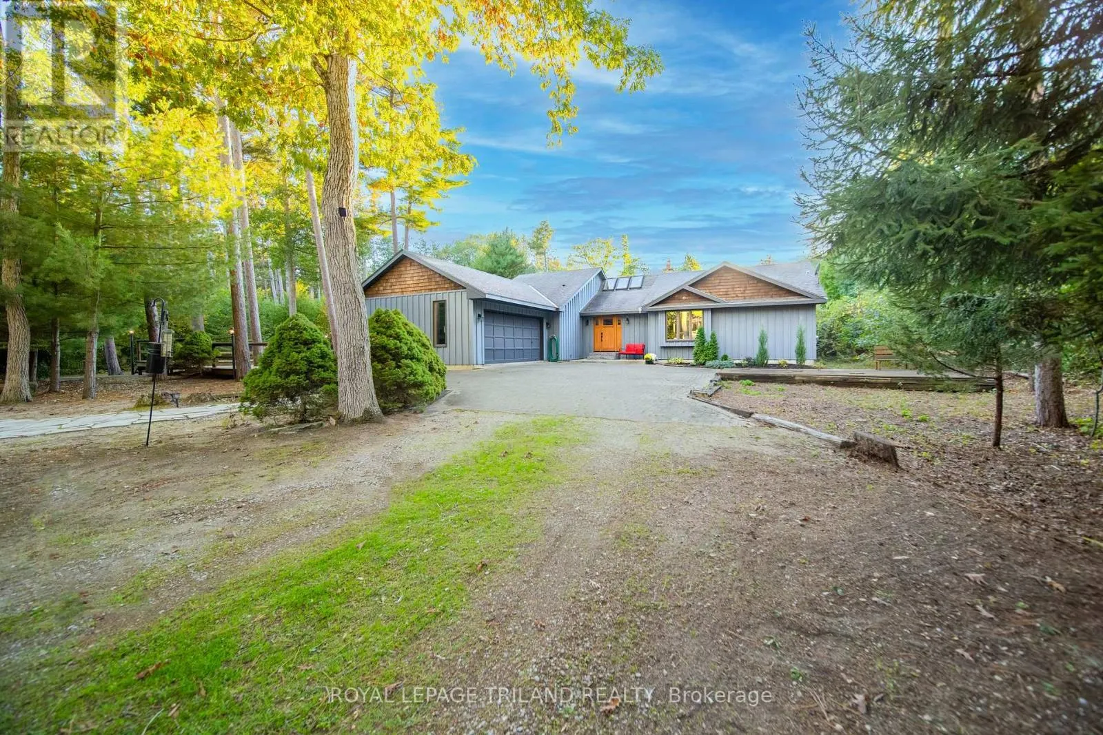 10395 PINETREE DRIVE
