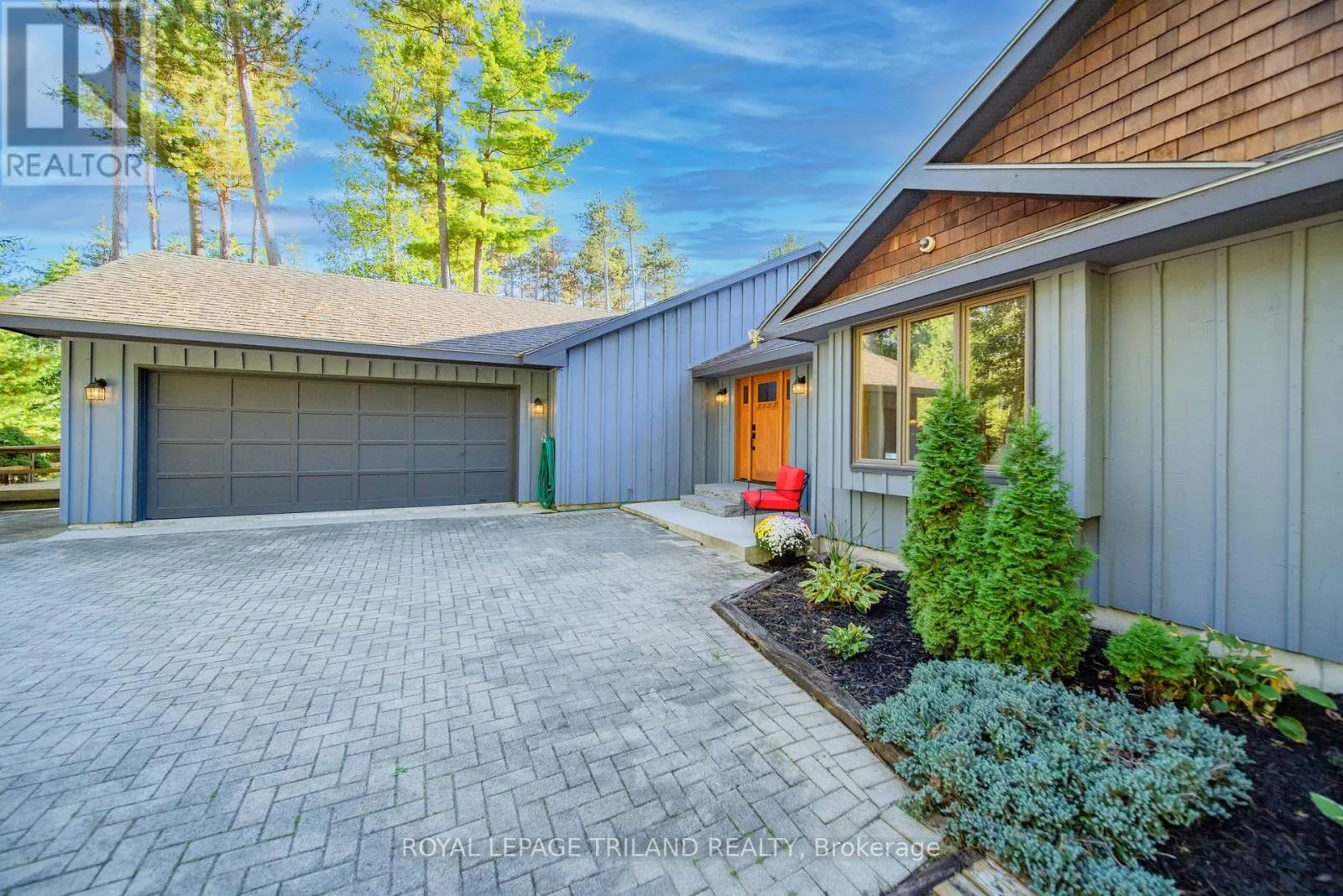 10395 PINETREE DRIVE