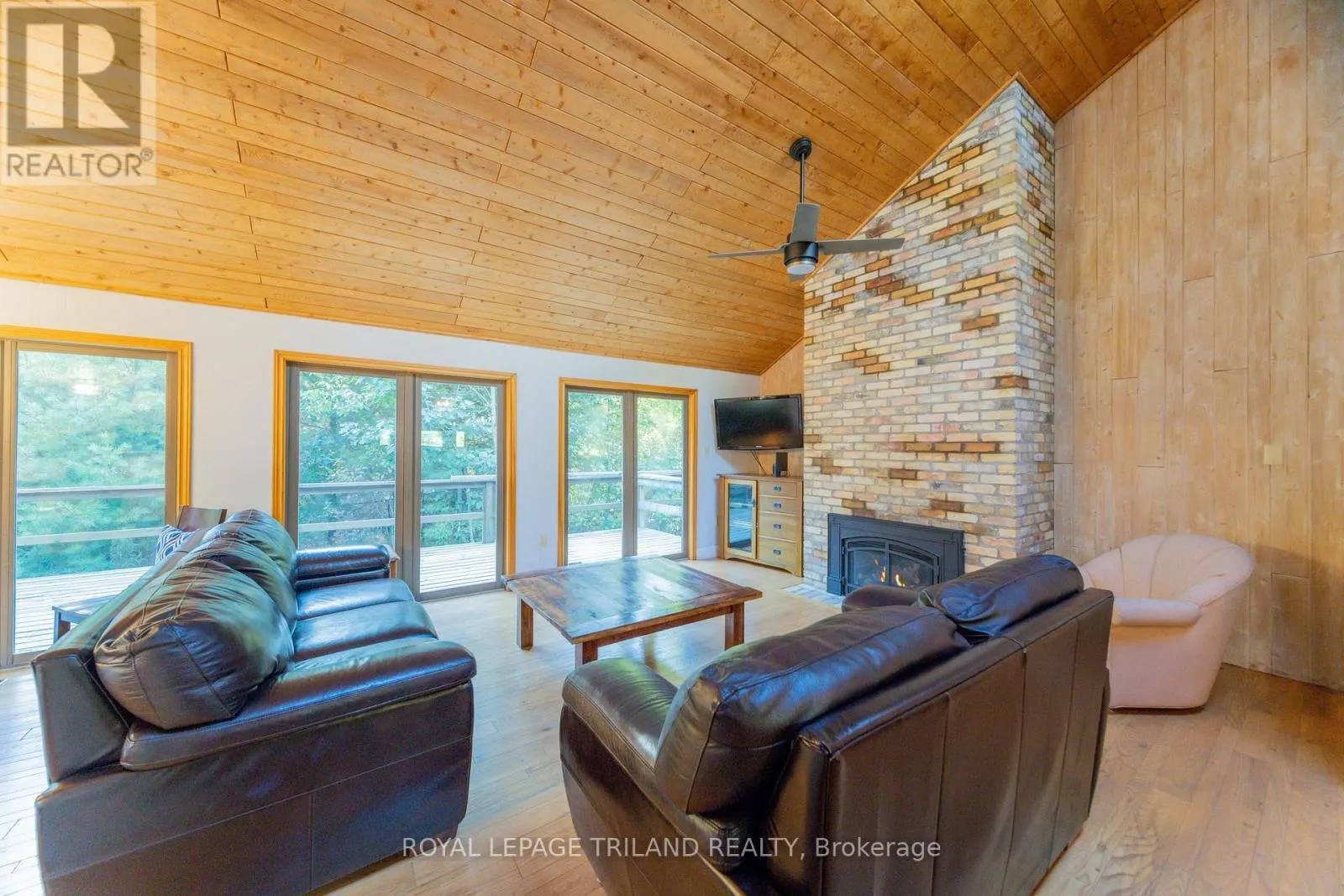 10395 PINETREE DRIVE