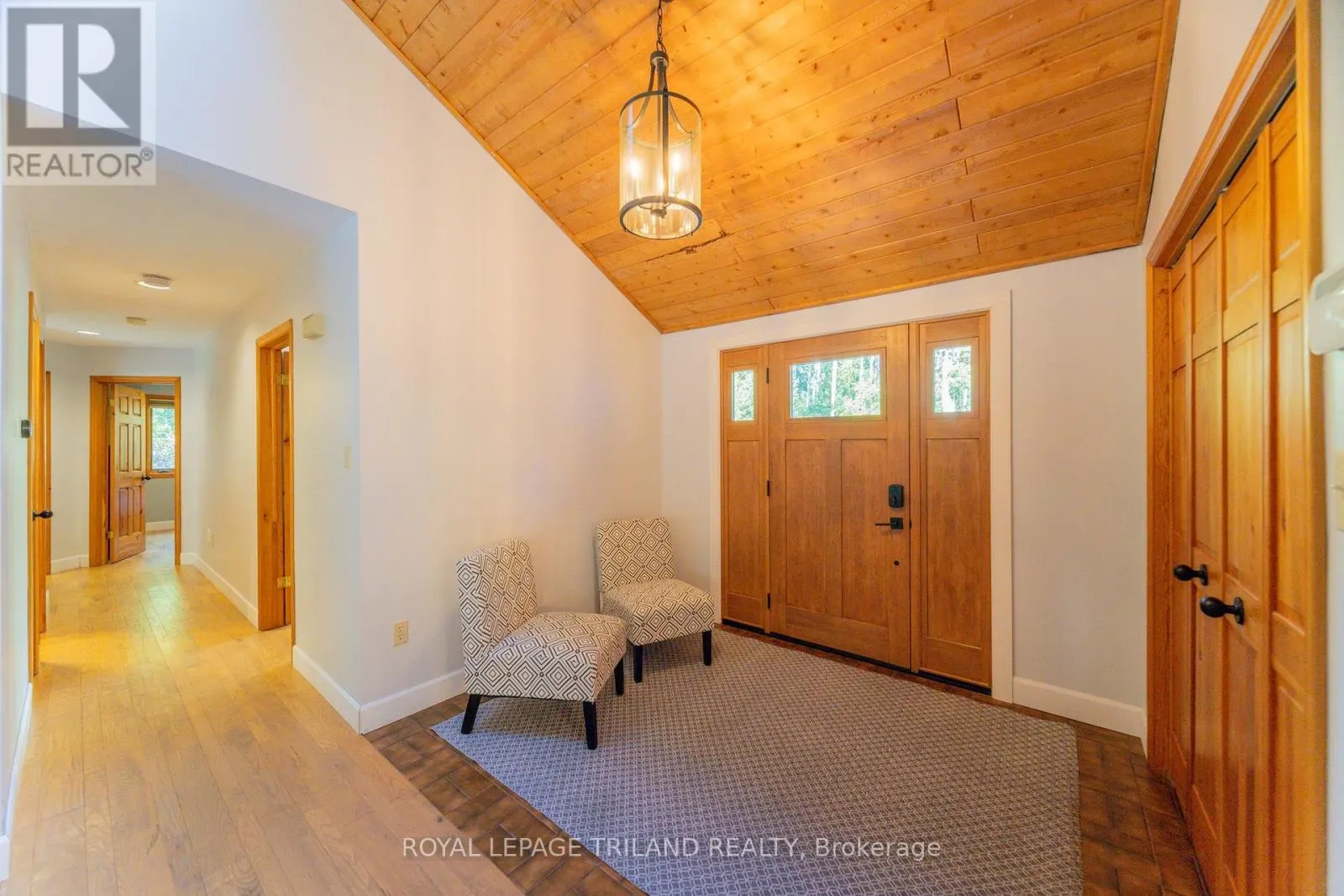 10395 PINETREE DRIVE