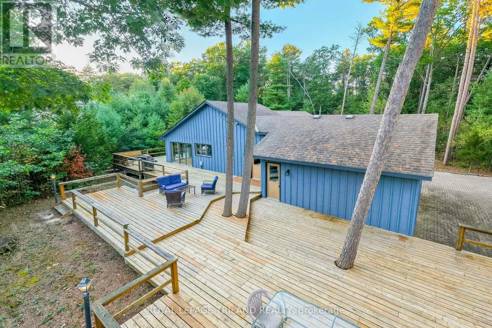 10395 PINETREE DRIVE