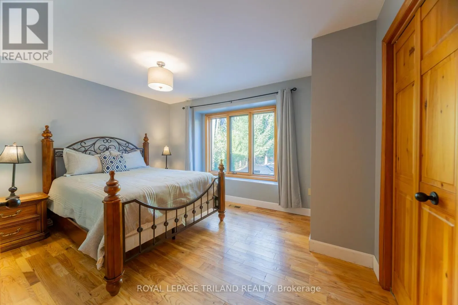 10395 PINETREE DRIVE