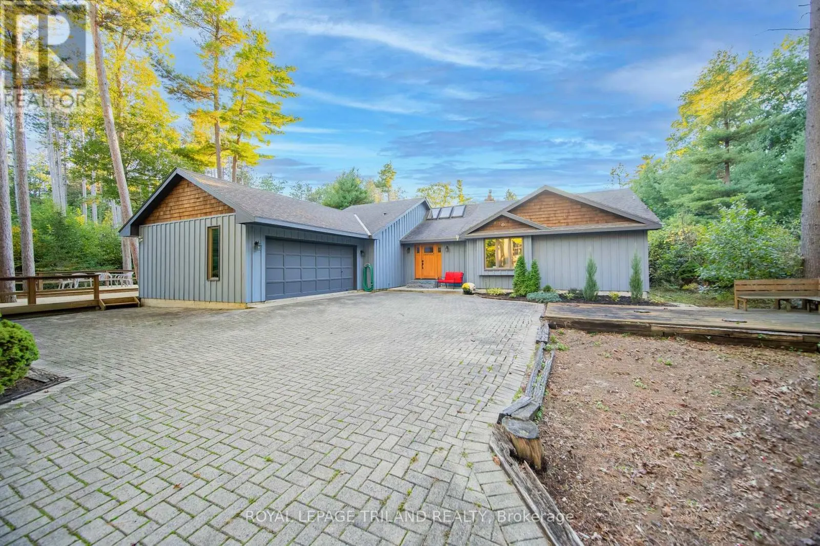 10395 PINETREE DRIVE