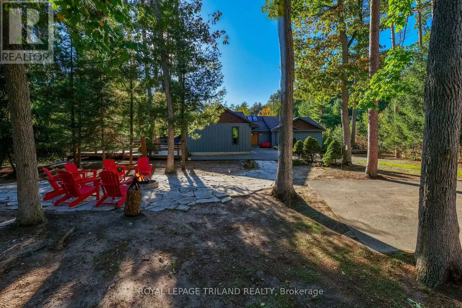10395 PINETREE DRIVE