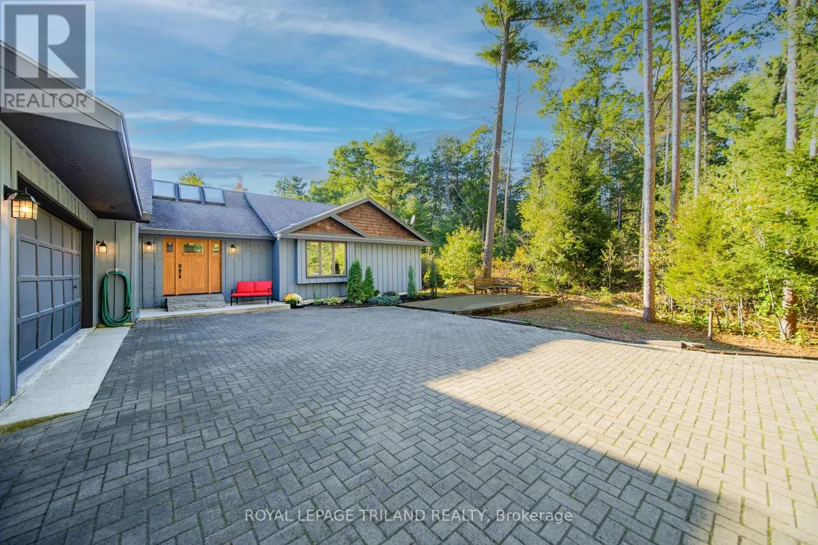 10395 PINETREE DRIVE