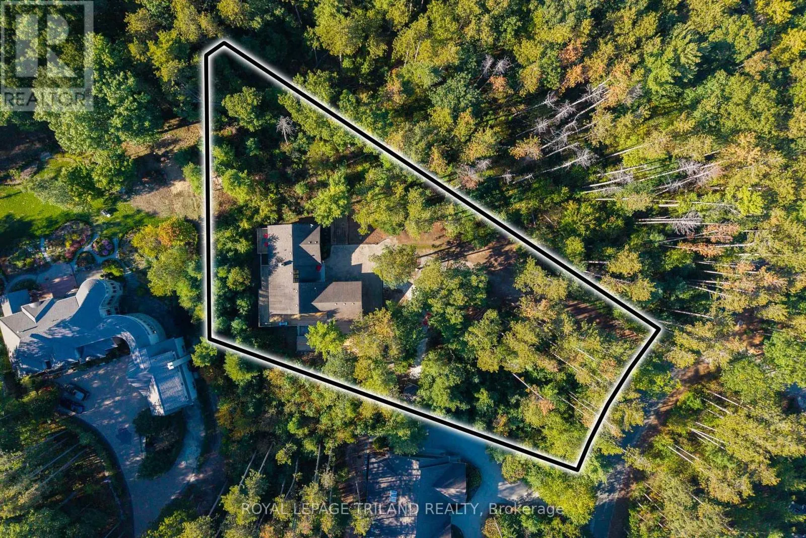 10395 PINETREE DRIVE