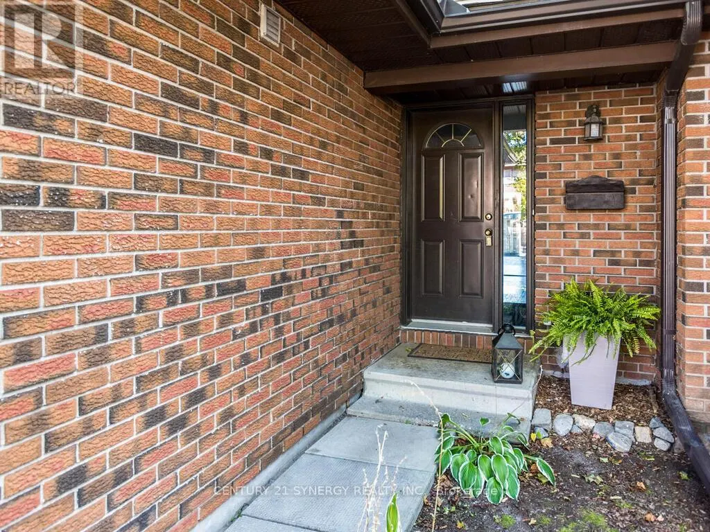 78 CLARKSON CRESCENT