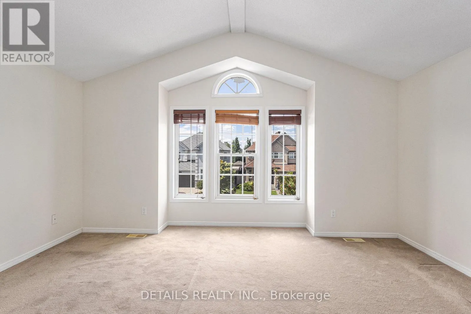 809 PINNACLE STREET