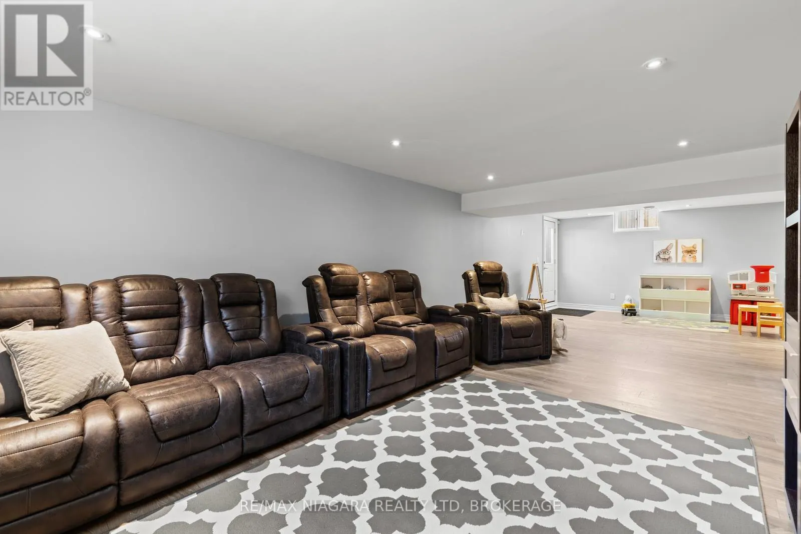55 SPRUCE CRESCENT