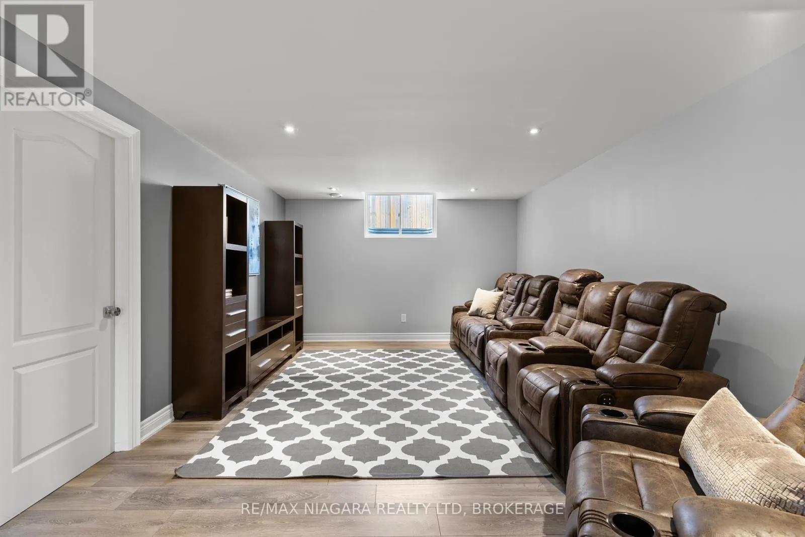 55 SPRUCE CRESCENT