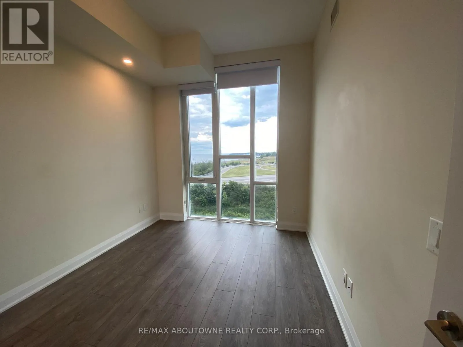 621 - 16 CONCORD PLACE