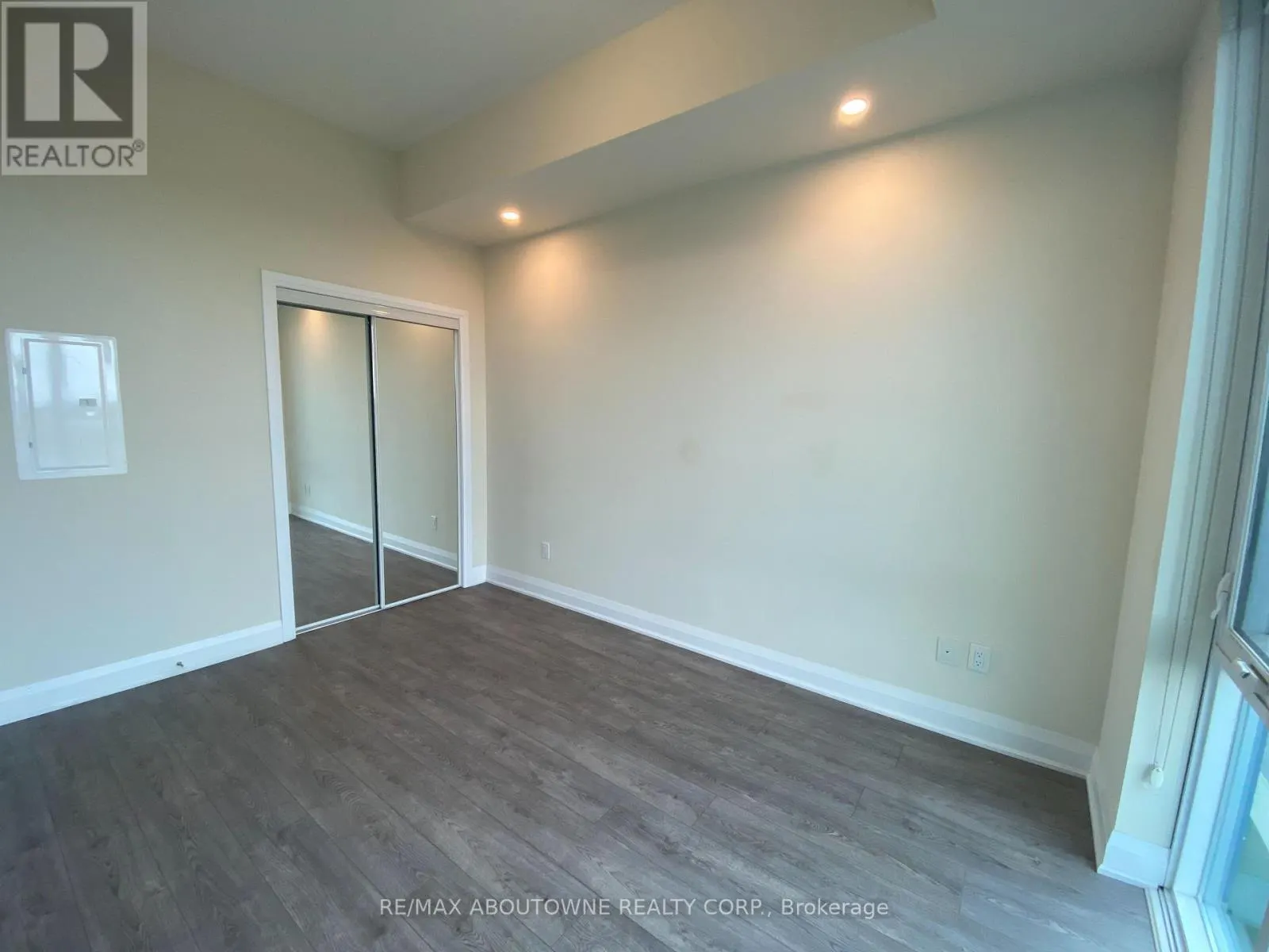621 - 16 CONCORD PLACE