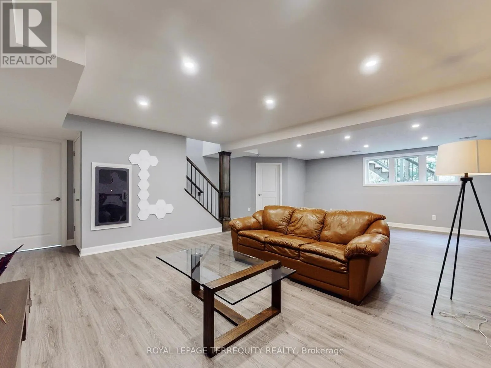 6 - 9245 SHOVELLER DRIVE