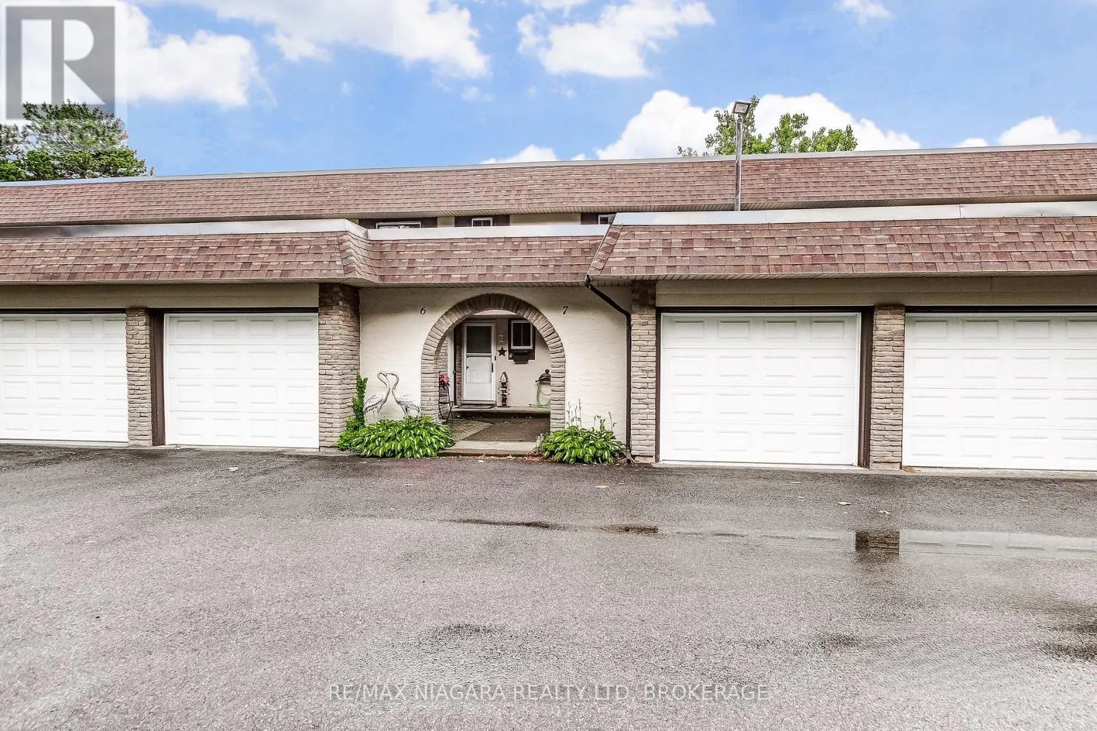 7 - 4230 MEADOWVALE DRIVE, #7