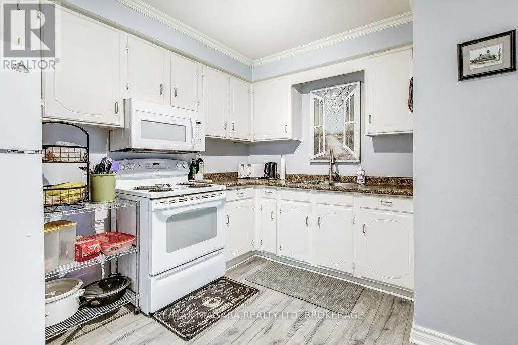 7 - 4230 MEADOWVALE DRIVE, #7