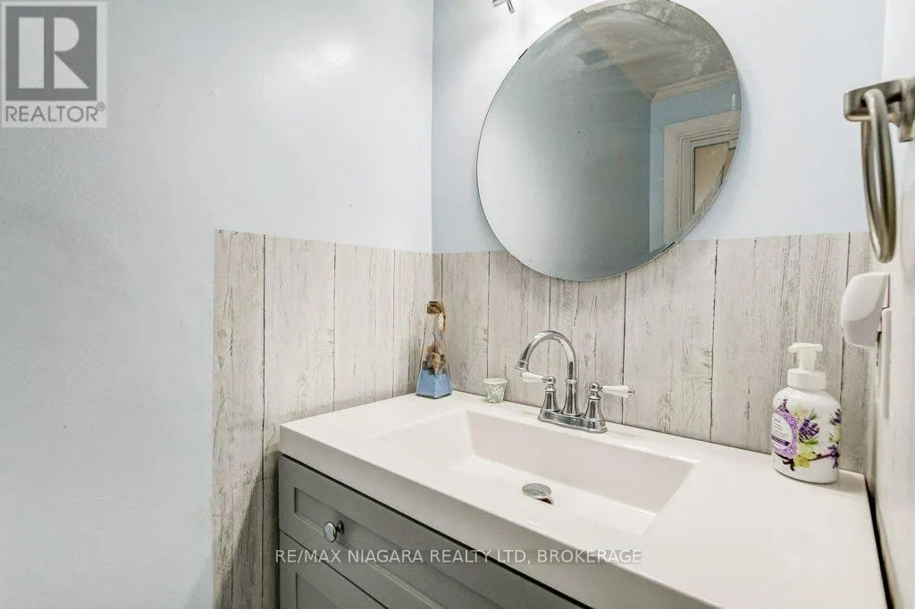 7 - 4230 MEADOWVALE DRIVE, #7