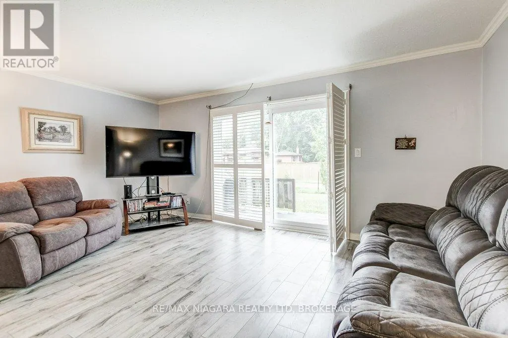 7 - 4230 MEADOWVALE DRIVE, #7