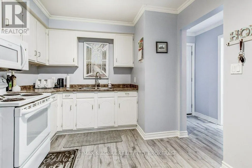 7 - 4230 MEADOWVALE DRIVE, #7