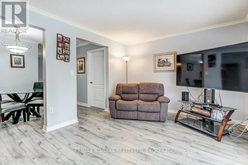 7 - 4230 MEADOWVALE DRIVE, #7