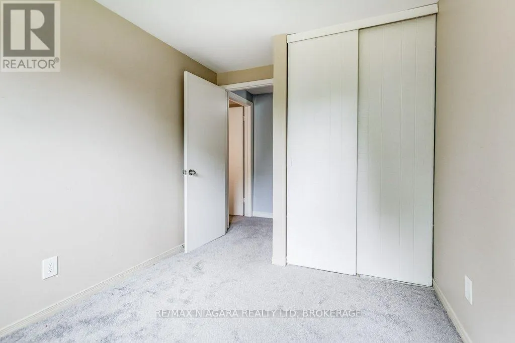 7 - 4230 MEADOWVALE DRIVE, #7