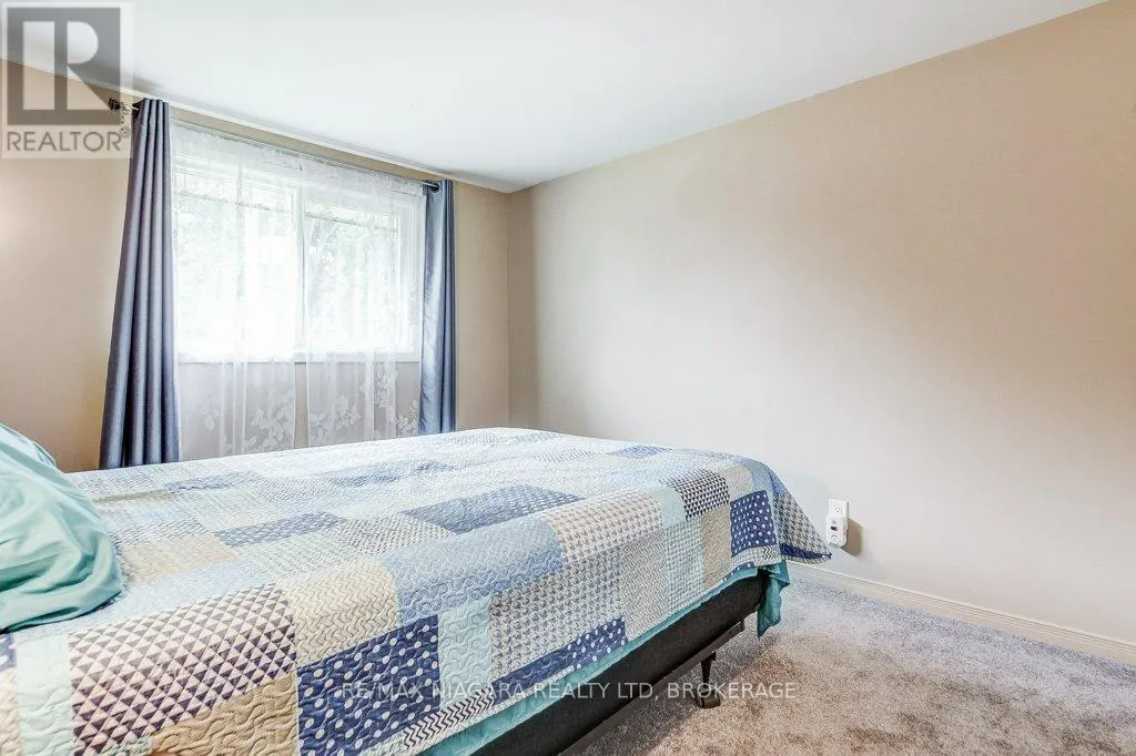 7 - 4230 MEADOWVALE DRIVE, #7
