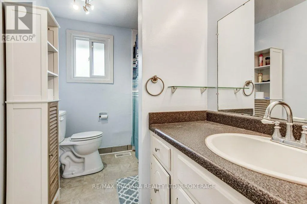 7 - 4230 MEADOWVALE DRIVE, #7