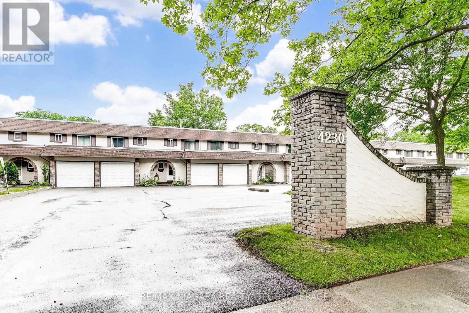 7 - 4230 MEADOWVALE DRIVE, #7