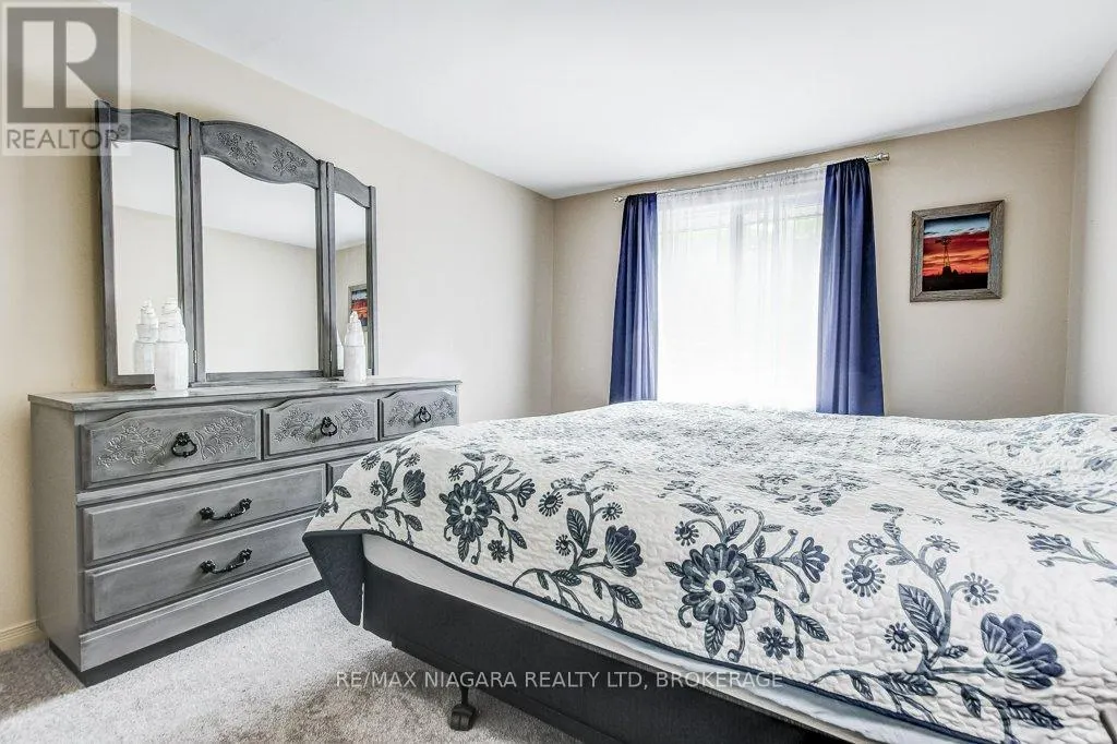 7 - 4230 MEADOWVALE DRIVE, #7