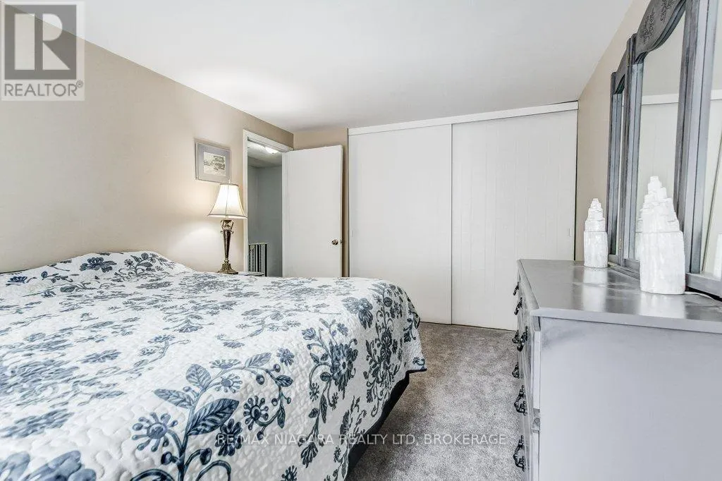 7 - 4230 MEADOWVALE DRIVE, #7
