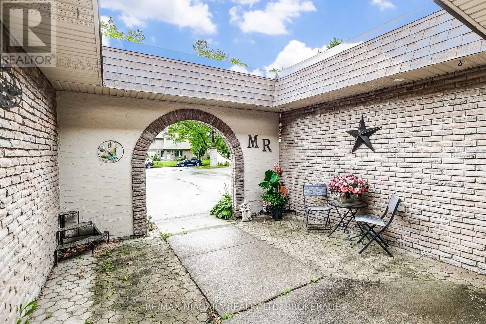 7 - 4230 MEADOWVALE DRIVE, #7