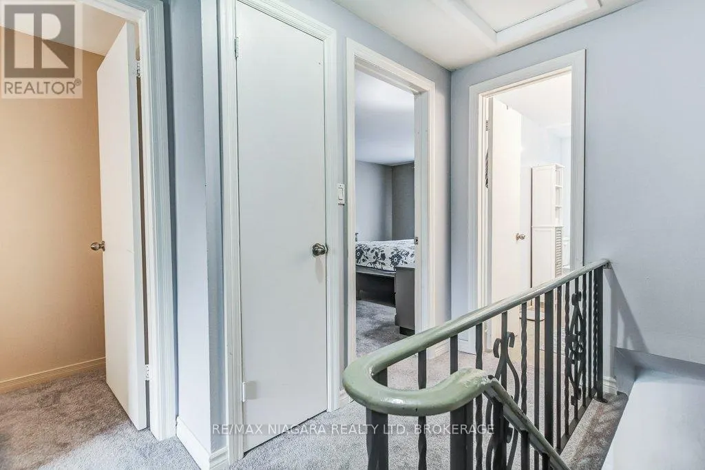 7 - 4230 MEADOWVALE DRIVE, #7