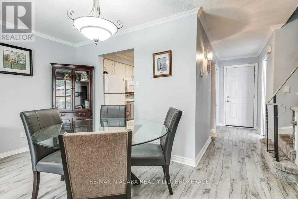 7 - 4230 MEADOWVALE DRIVE, #7