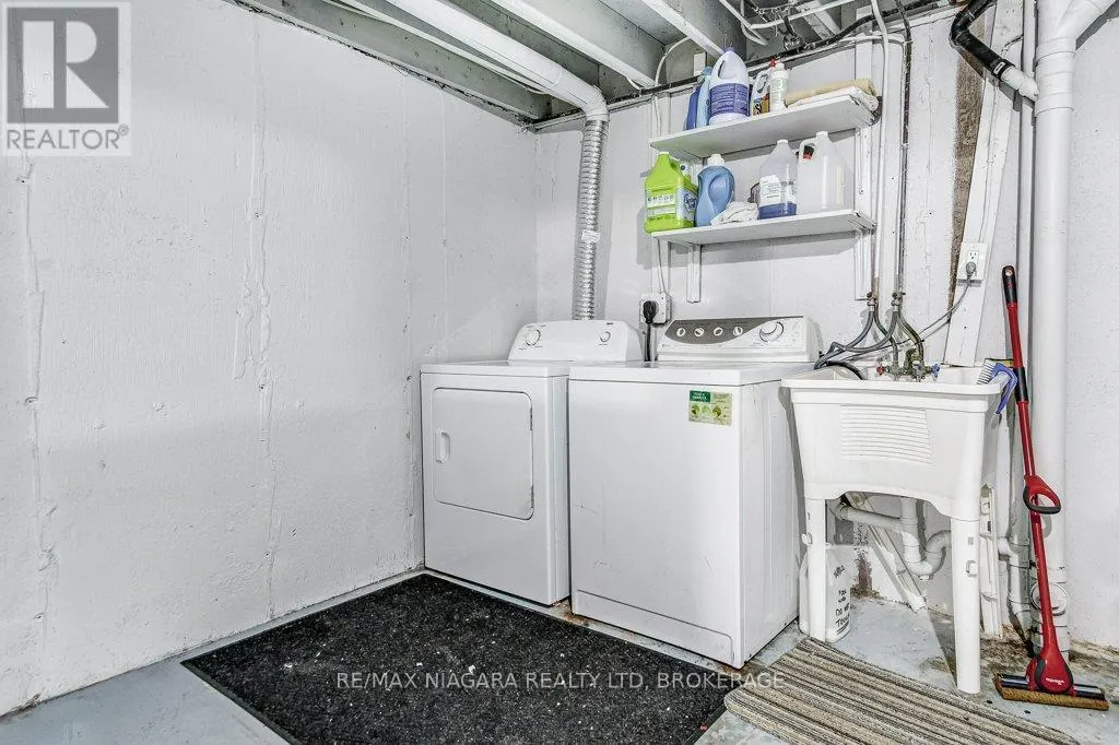 7 - 4230 MEADOWVALE DRIVE, #7