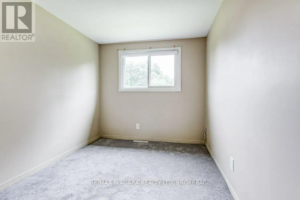7 - 4230 MEADOWVALE DRIVE, #7