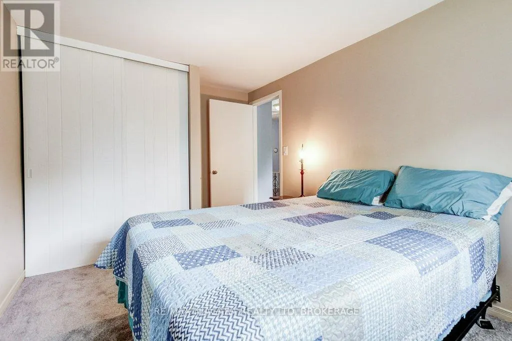 7 - 4230 MEADOWVALE DRIVE, #7
