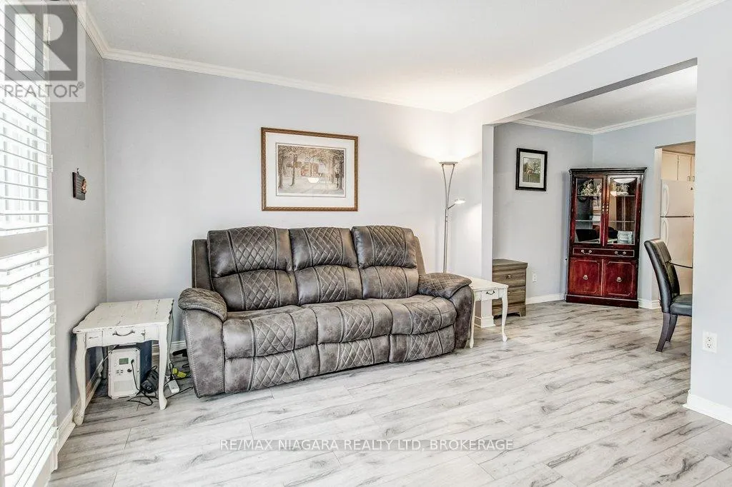 7 - 4230 MEADOWVALE DRIVE, #7