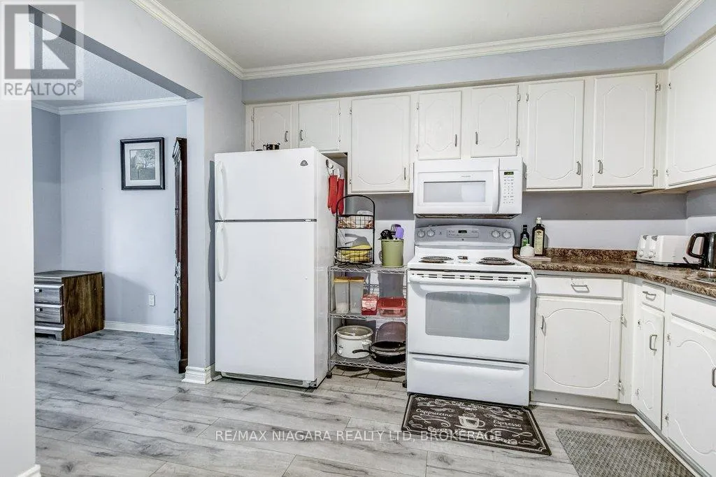 7 - 4230 MEADOWVALE DRIVE, #7