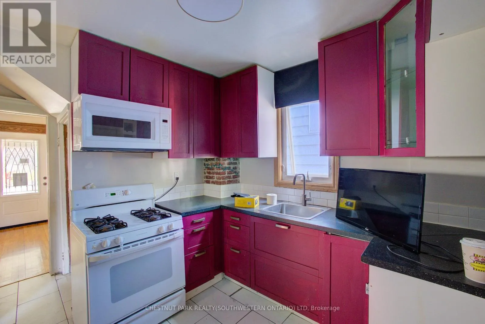 876 HALL AVENUE