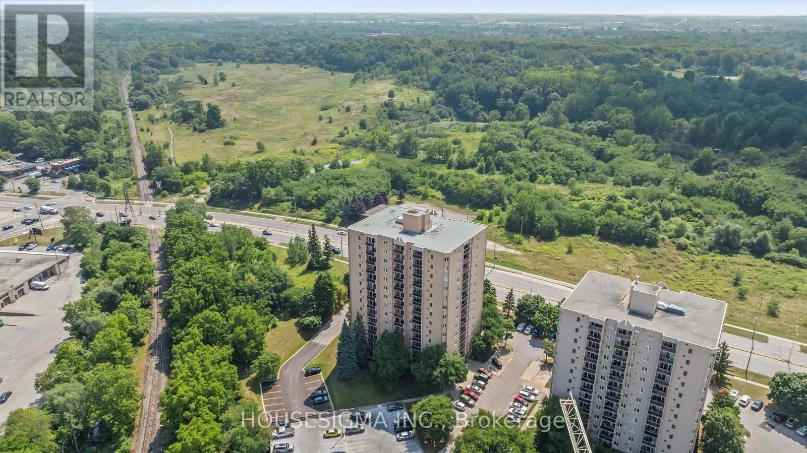 903 - 860 COMMISSIONERS ROAD E, #903