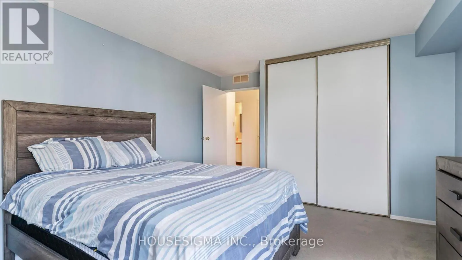 903 - 860 COMMISSIONERS ROAD E, #903