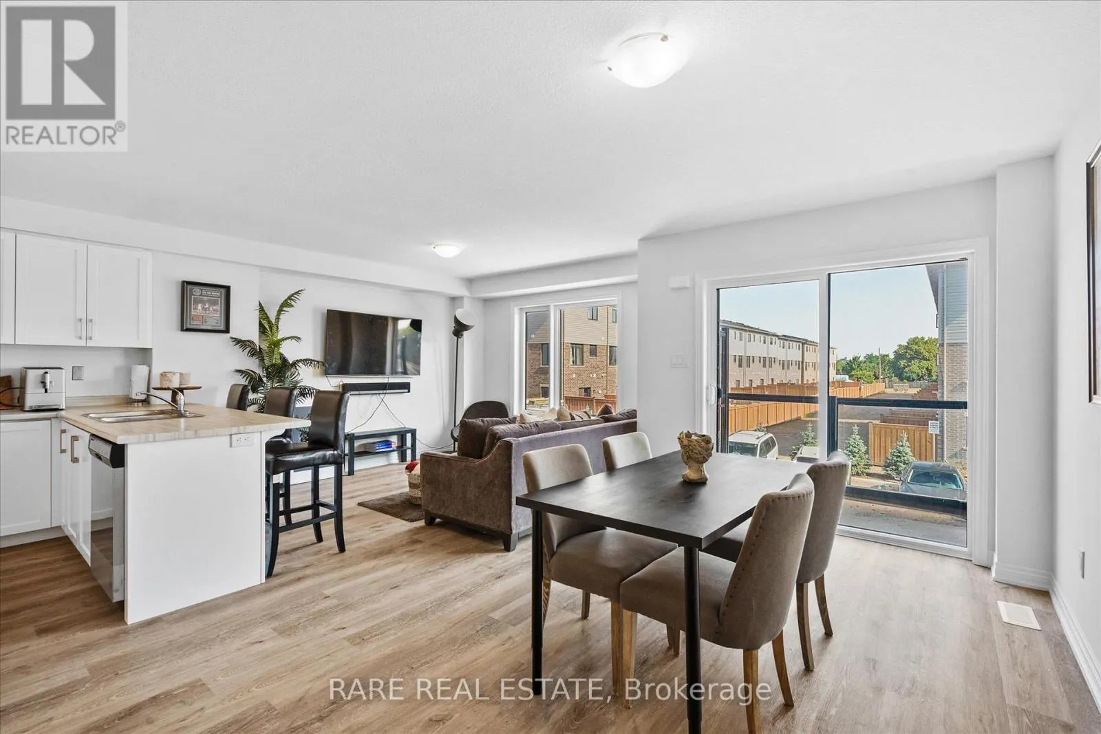 112 DRYDEN LANE